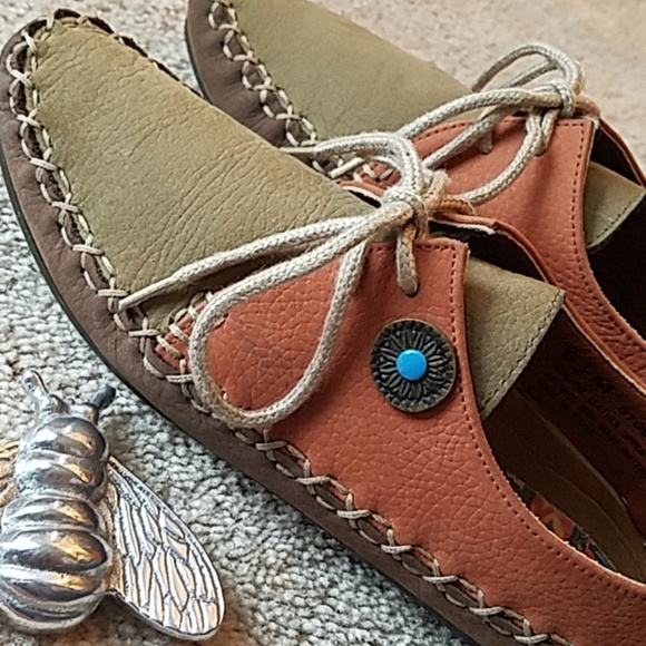 Hush Puppies Moccasin Style Shoes - Picture 8 of 8